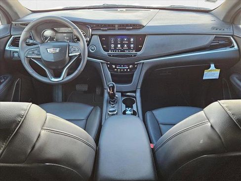 New 2025 Cadillac XT6 Luxury image 15