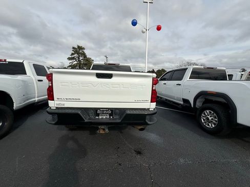 Used 2022 Chevrolet Silverado 2500 Custom w/ Custom Value Package image 6