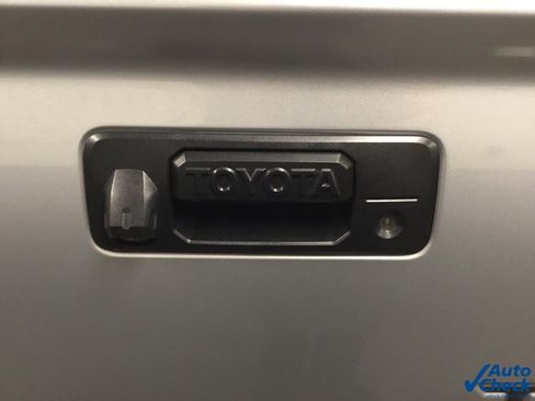 Used 2017 Toyota Tundra SR5 image 17