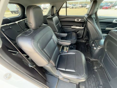 Used 2020 Ford Explorer XLT w/ Equipment Group 202A image 30