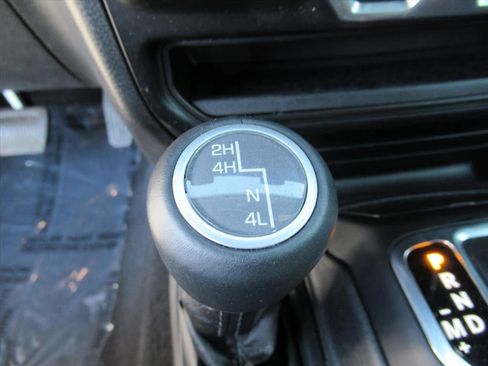 Used 2022 Jeep Wrangler Unlimited Sahara AWD/4WD image 25