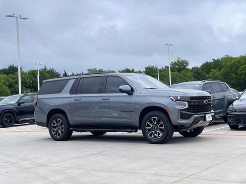 Used 2022 Chevrolet Suburban Z71 AWD/4WD image 6