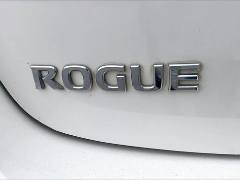 Used 2013 Nissan Rogue SV w/ Premium Pkg image 9