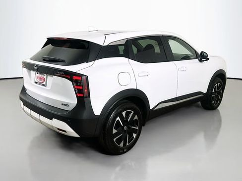 Used 2025 Nissan Kicks SV AWD/4WD image 17