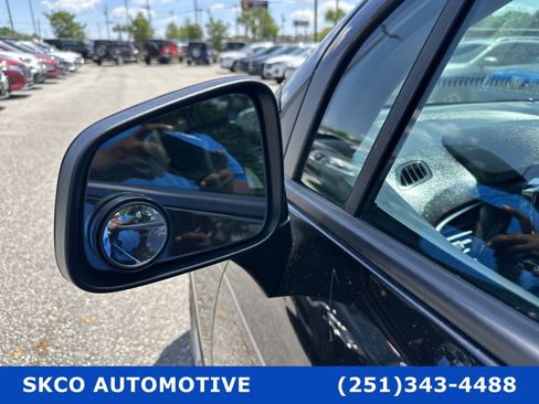 Used 2022 Chevrolet Trax LT w/ LT Convenience Package image 10