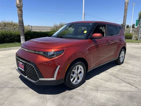 Used 2024 Kia Soul LX w/ Option Group 015 FWD image 1