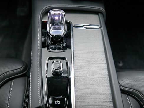 New 2026 Volvo V90 B6 Cross Country Ultra w/ Climate Package image 22