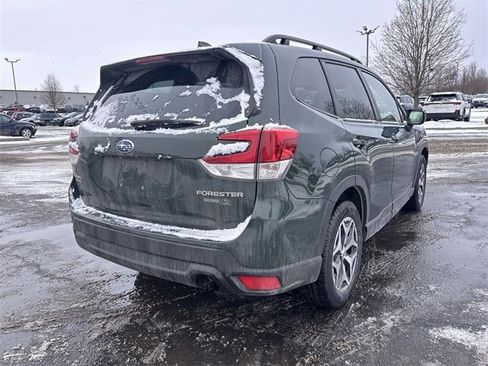 Used 2023 Subaru Forester Premium image 11