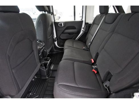 Used 2020 Jeep Wrangler Unlimited Sahara AWD/4WD image 7