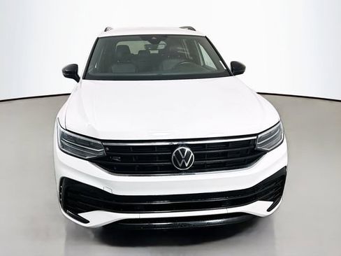 Used 2022 Volkswagen Tiguan SE R-Line image 2