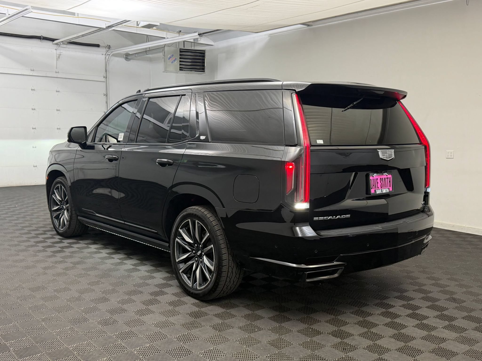 Used 2021 Cadillac Escalade Sport Platinum AWD/4WD image 3