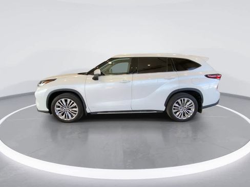 Used 2024 Toyota Highlander Platinum AWD/4WD image 5