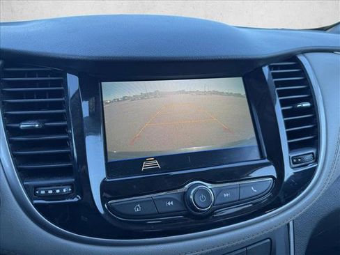 Used 2022 Chevrolet Trax LT w/ Premium Seat Package image 18