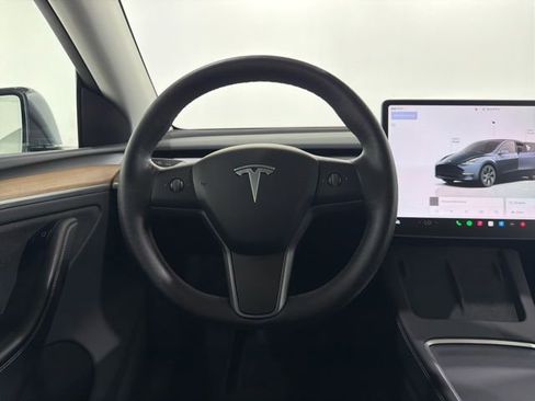 Used 2025 Tesla Model Y Long Range AWD/4WD image 26