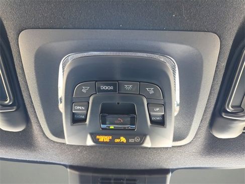 Used 2025 Toyota Corolla SE w/ SE Premium Package image 33