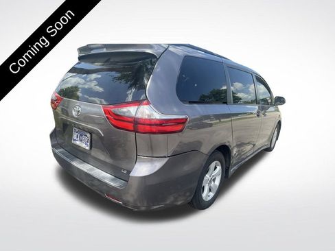 Used 2020 Toyota Sienna LE FWD image 5