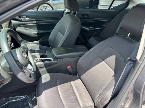 Used 2025 Nissan Altima 2.5 SV FWD image 24