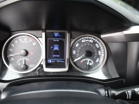 Used 2019 Toyota Tacoma SR5 AWD/4WD image 31