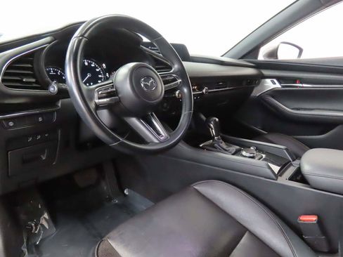 Used 2019 MAZDA MAZDA3 Hatchback w/ Premium Package FWD image 8
