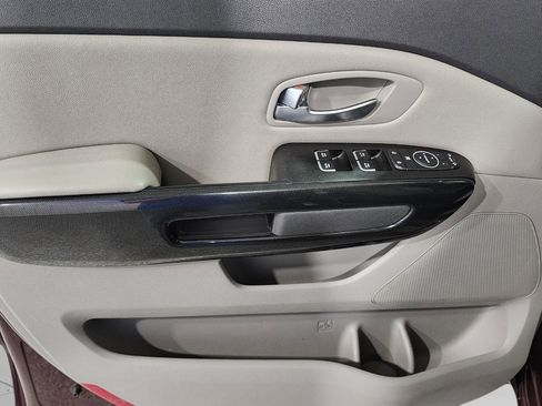 Used 2015 Kia Sedona EX FWD image 11