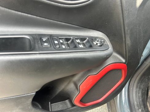Used 2017 Jeep Renegade Trailhawk w/ Safety & Security Group AWD/4WD image 14