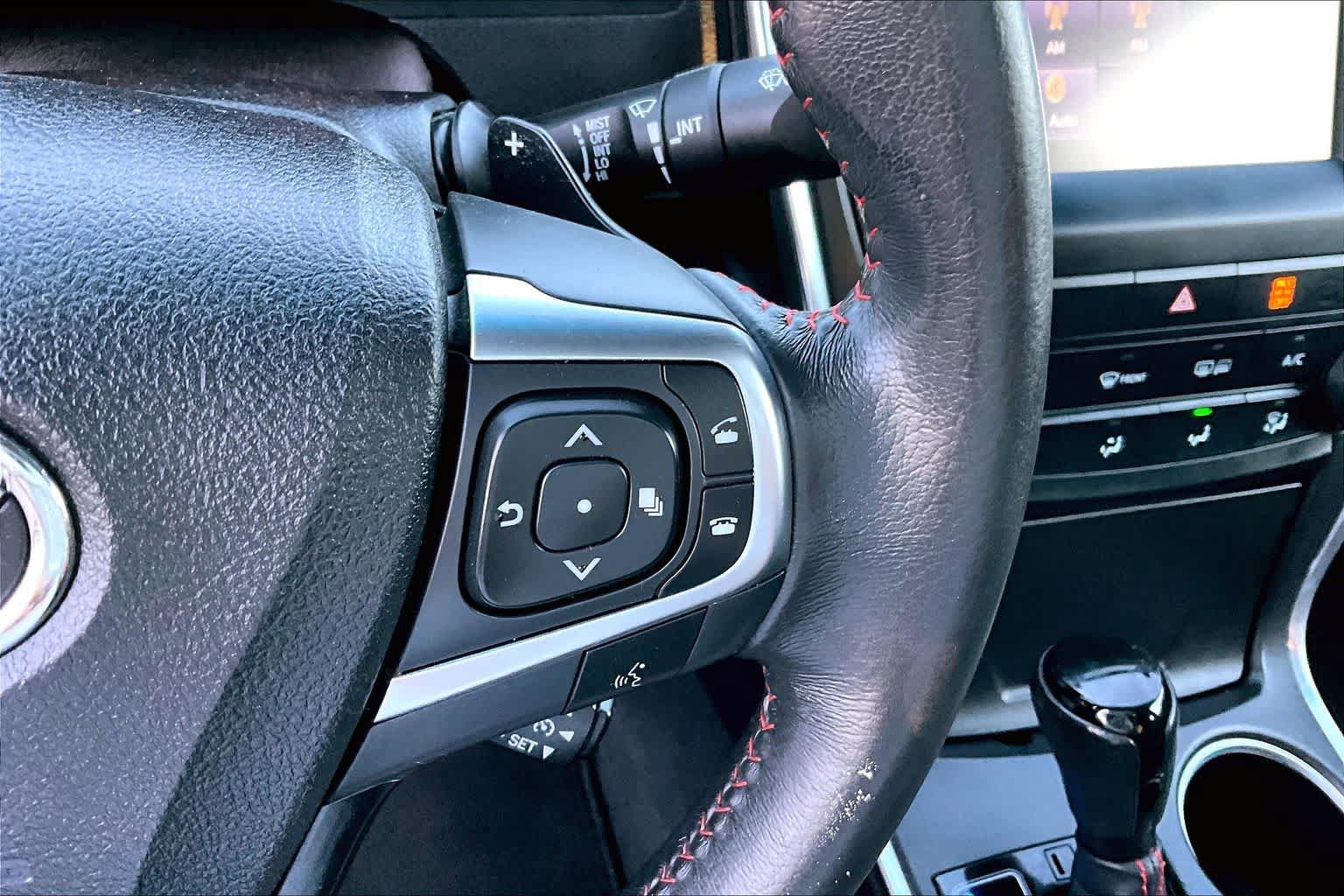 Used 2016 Toyota Camry SE FWD image 23