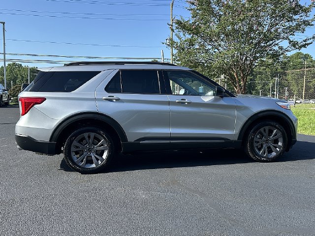 Used 2022 Ford Explorer XLT w/ Equipment Group 202A RWD image 9