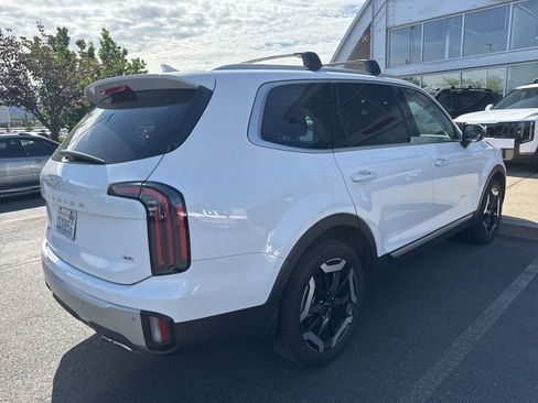 Used 2024 Kia Telluride EX w/ EX Captain's Chair Package AWD/4WD image 5