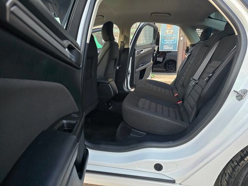 Used 2018 Ford Fusion SE image 22