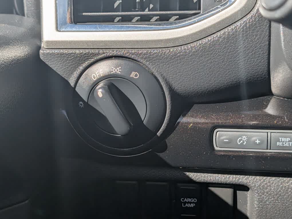 Used 2017 Nissan Titan SV AWD/4WD image 21