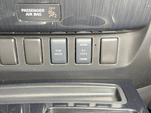 Used 2014 Nissan Titan SV w/ SV Premium Utility Package image 29