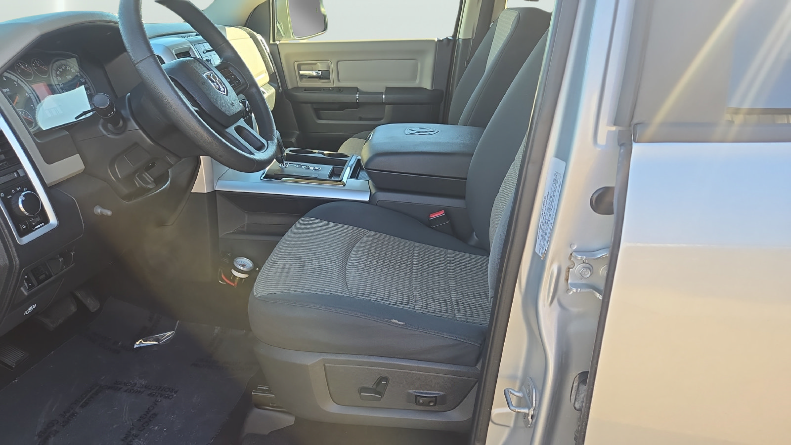Used 2012 RAM 1500 Classic SLT AWD/4WD image 9