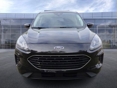 Used 2021 Ford Escape SE w/ SE Sport Appearance Package image 3