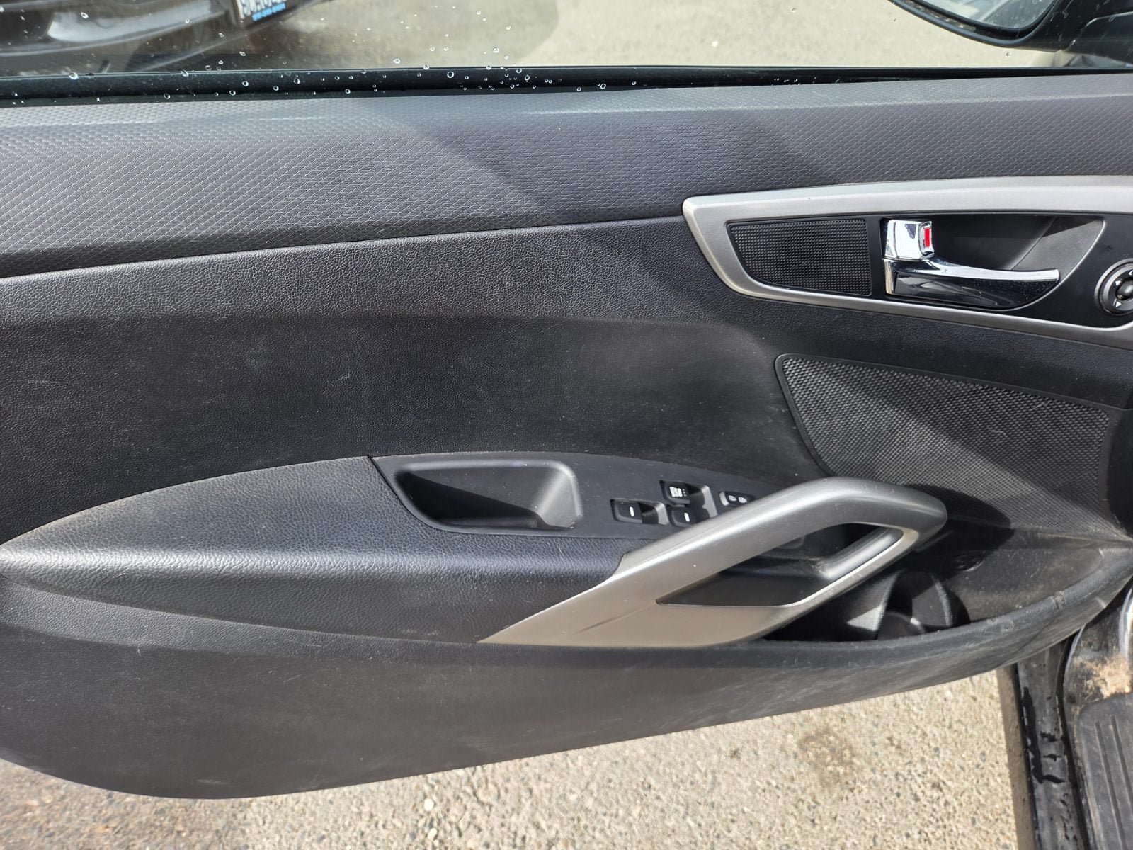 Used 2016 Hyundai Veloster FWD image 7