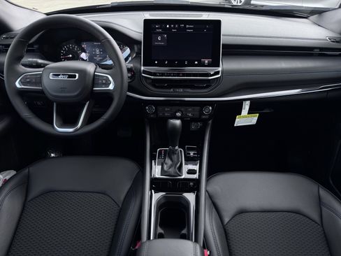 New 2026 Jeep Compass Latitude image 9