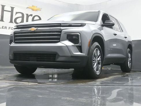 Used 2025 Chevrolet Traverse LT image 4