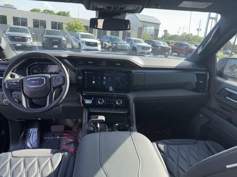 Used 2024 GMC Sierra 1500 AT4 w/ AT4 Preferred Package image 18