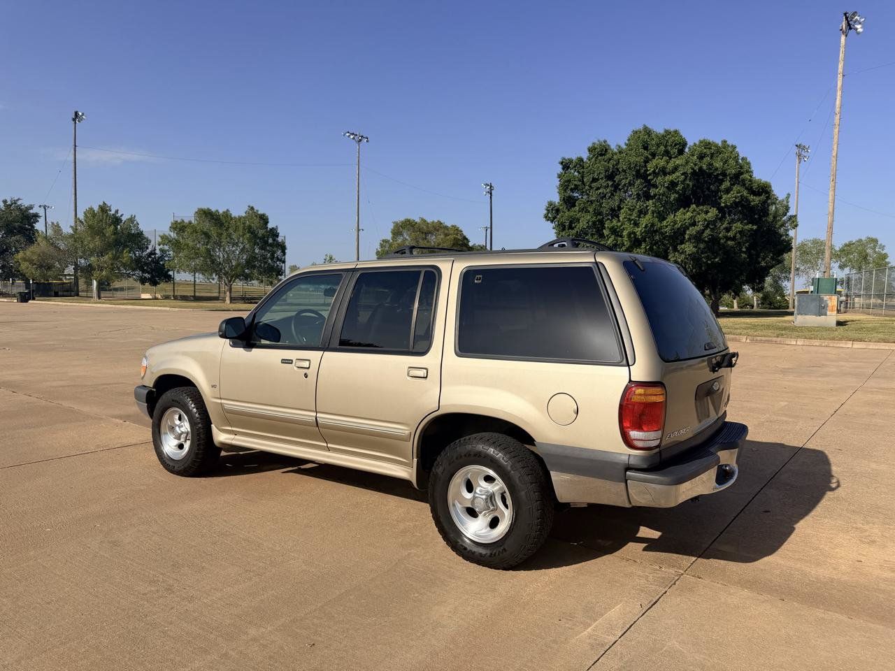 Used 1999 Ford Explorer XLT RWD image 7