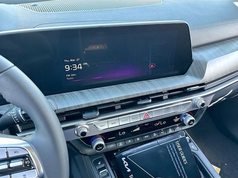 Used 2025 Kia Telluride EX w/ EX Captain's Chair Package image 15