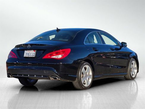 Used 2015 Mercedes-Benz CLA 250 image 4