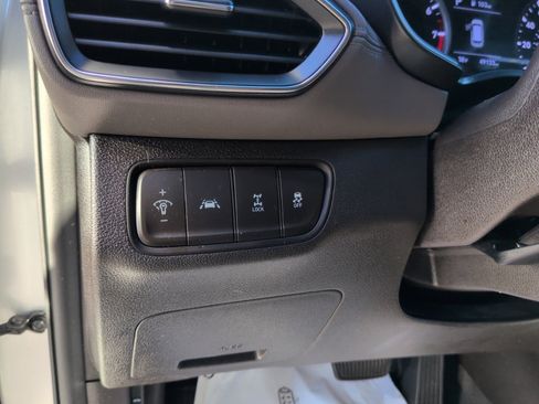 Used 2020 Hyundai Santa Fe SE image 17