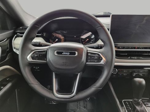Used 2025 Jeep Compass Limited AWD/4WD image 5