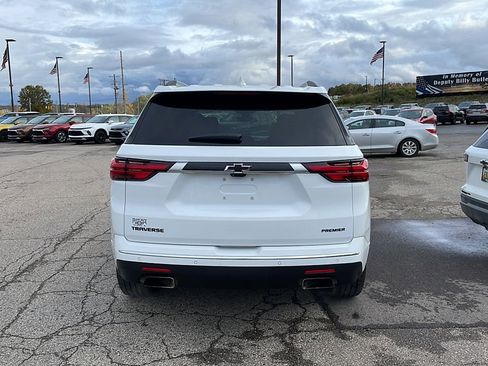 Used 2023 Chevrolet Traverse Premier FWD image 5