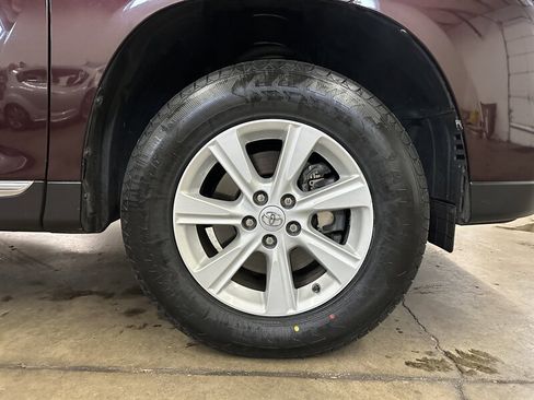 Used 2012 Toyota Highlander SE w/ Tow Pkg image 10