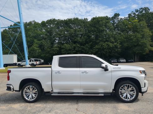 Used 2021 Chevrolet Silverado 1500 High Country w/ Safety Package II AWD/4WD image 1