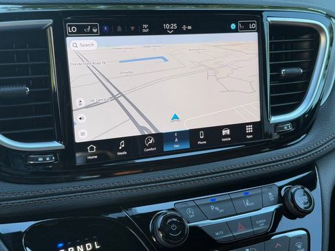 New 2026 Chrysler Pacifica Pinnacle image 14