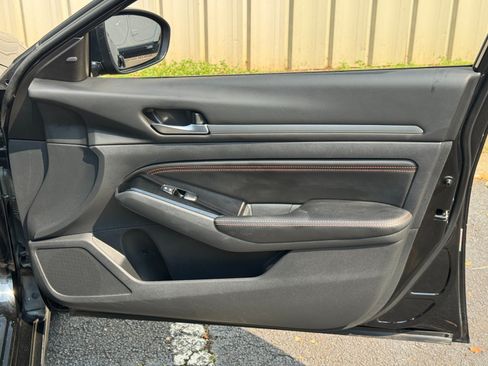 Used 2023 Nissan Altima 2.5 SR FWD image 35