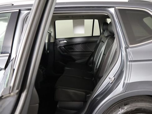 Used 2024 Volkswagen Tiguan SE w/ Panoramic Sunroof Package AWD/4WD image 31