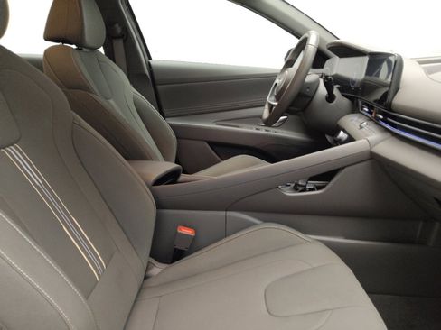 Used 2025 Hyundai Elantra SEL image 21