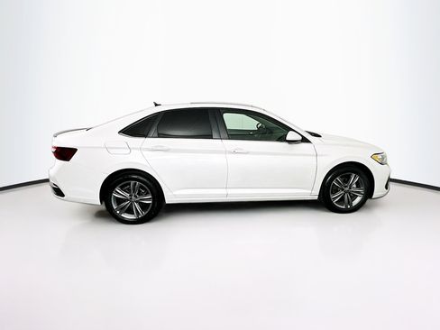 Used 2024 Volkswagen Jetta SE image 10